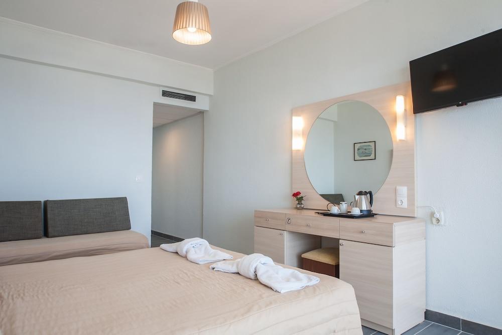 Alexandros Hotel Perama  Exterior photo