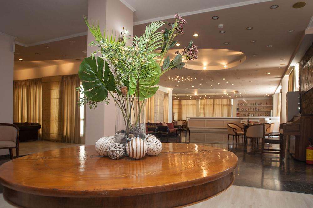 Alexandros Hotel Perama  Exterior photo